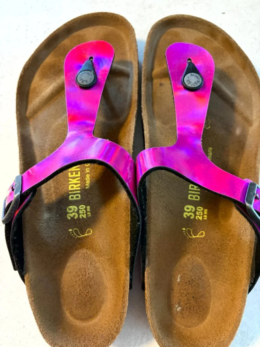 Birkenstock Gizeh Sandals Electric Metallic Magenta Women's US Size 8 EUR 39